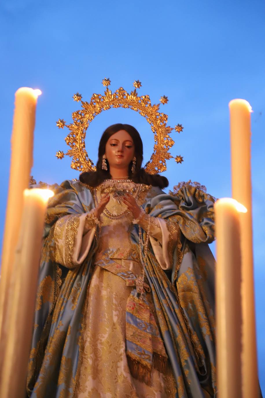 Fotos: la solemne procesión de la Inmaculada con los jóvenes de Córdoba