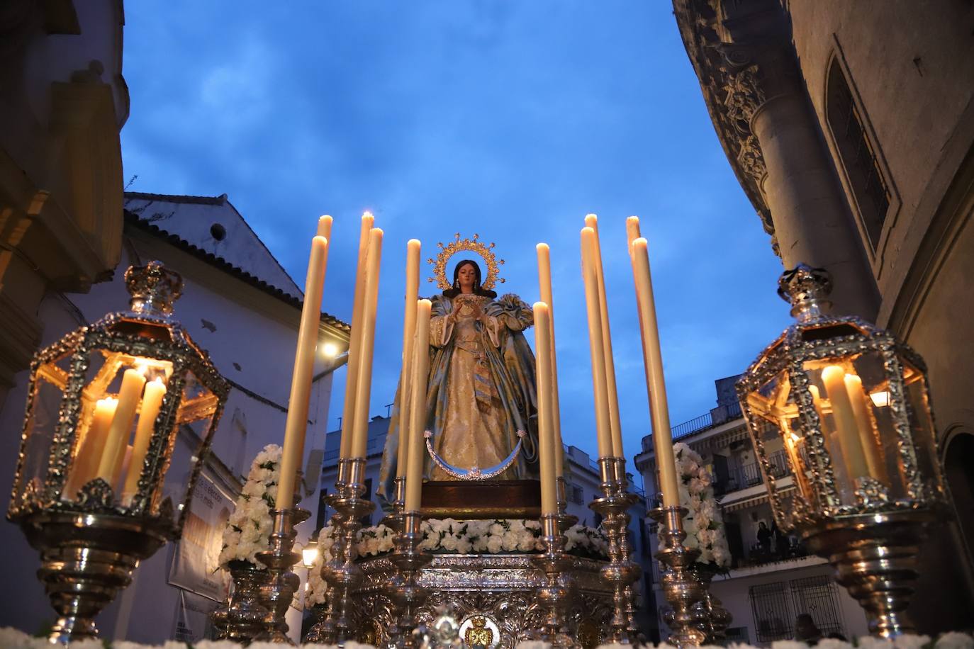 Fotos: la solemne procesión de la Inmaculada con los jóvenes de Córdoba