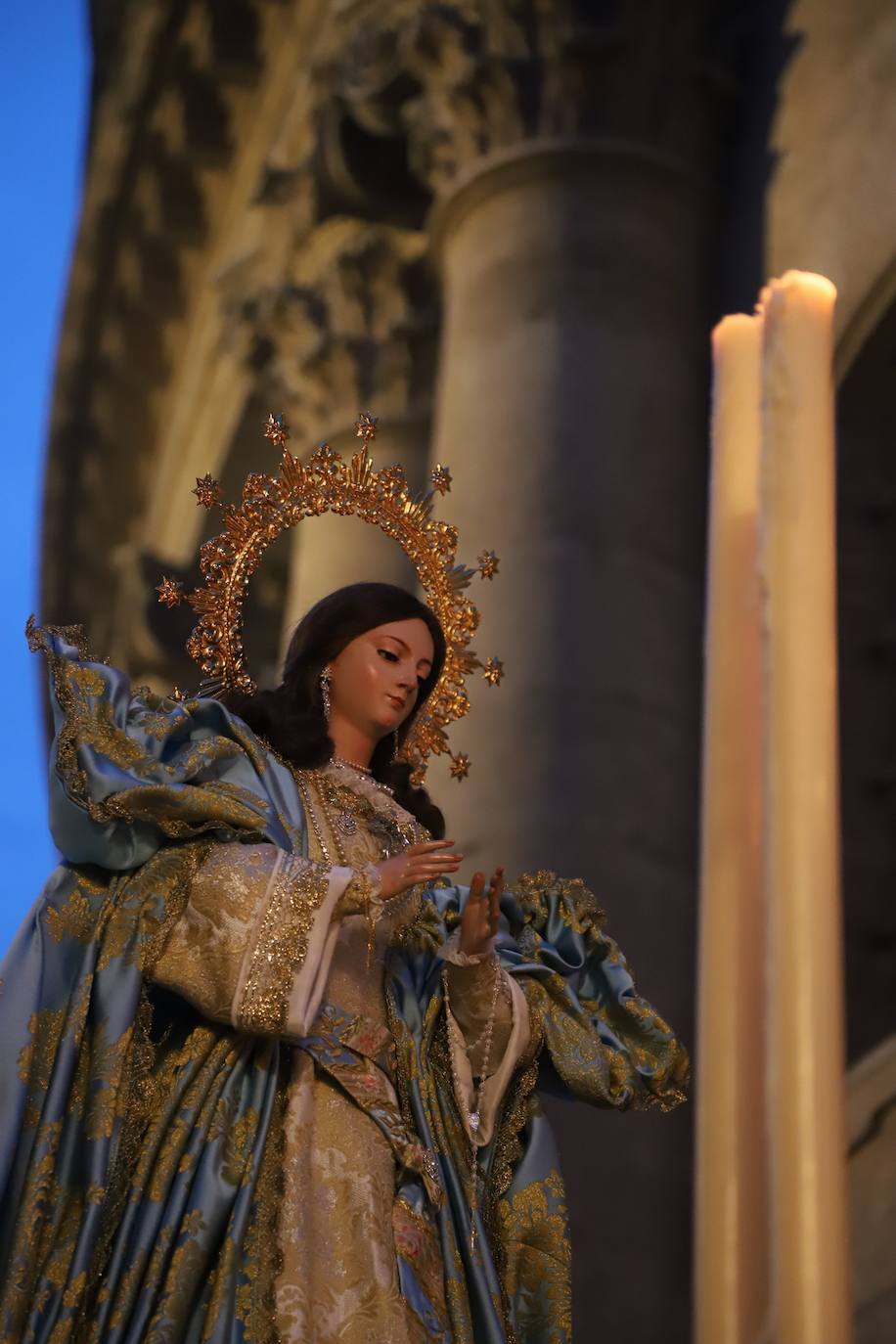 Fotos: la solemne procesión de la Inmaculada con los jóvenes de Córdoba
