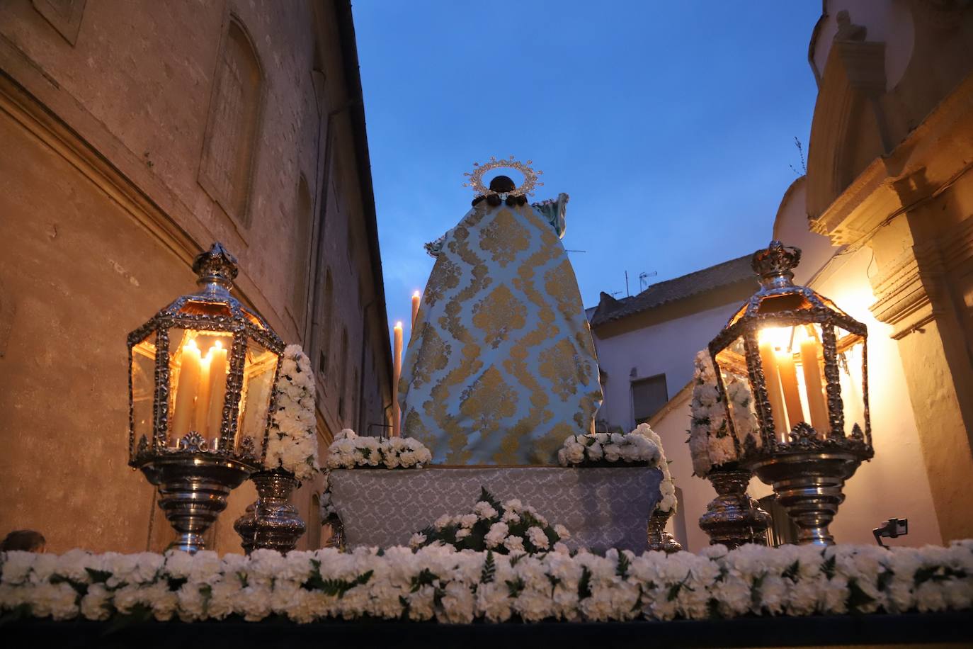 Fotos: la solemne procesión de la Inmaculada con los jóvenes de Córdoba