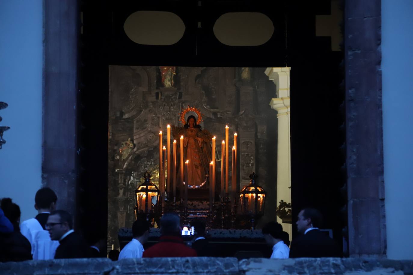 Fotos: la solemne procesión de la Inmaculada con los jóvenes de Córdoba