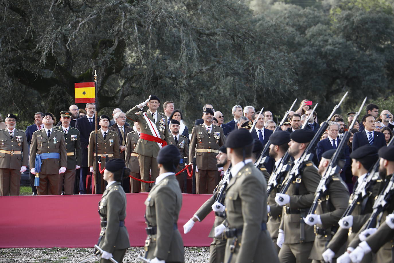 Fotos: La imponente parada militar de la Brigada &#039;Guzmán el Bueno X&#039; en Córdoba