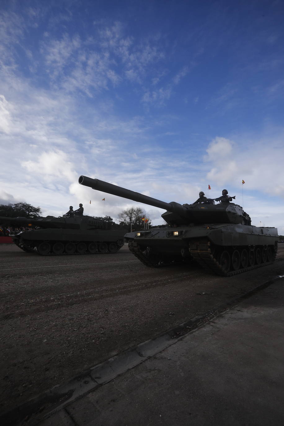 Fotos: La imponente parada militar de la Brigada &#039;Guzmán el Bueno X&#039; en Córdoba