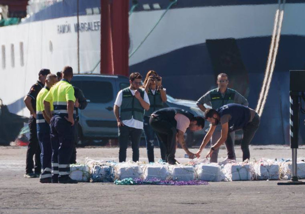 Canarias ha registrado esta semana dos grandes incautaciones de cocaína, una de 2,5 toneladas en una lancha (imagen) y otra de 1.000 kilos en un chalé de Tenerife