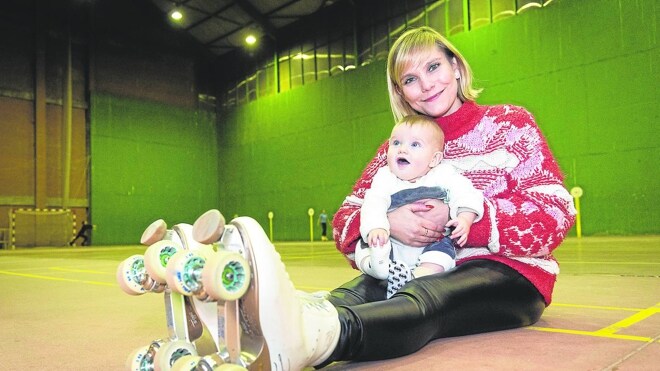 Paula con Luca, en la pista de Renedo