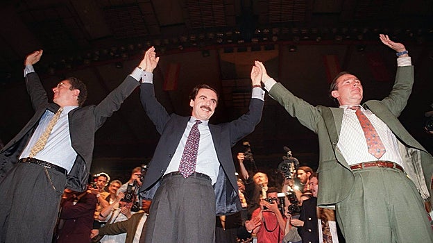 Mitin final de la campaña electoral de 1993 con José María Aznar, Rodrigo Rato y Alberto Ruiz Gallardón