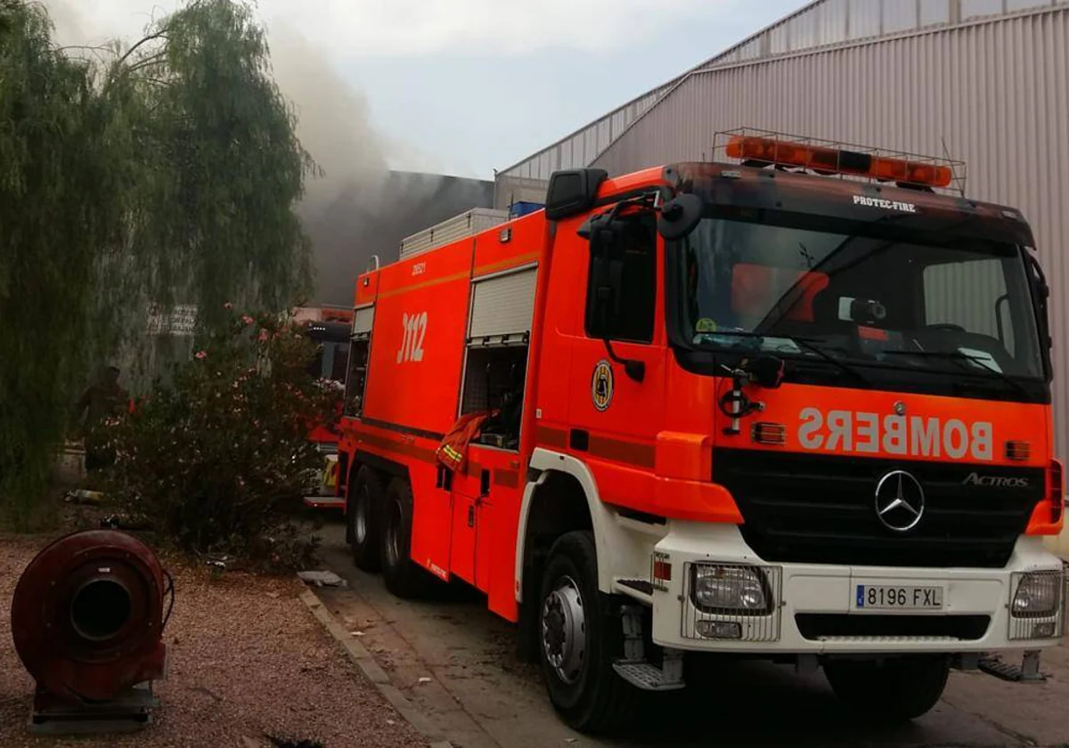 Un camión de los Bomberos del Consorcio Provincial de Valencia, durante una intervención de Emergencias.