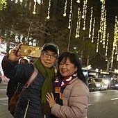 La locura por hacerse 'selfies' con las luces de Navidad de Barcelona obliga al Ayuntamiento a tomar medidas