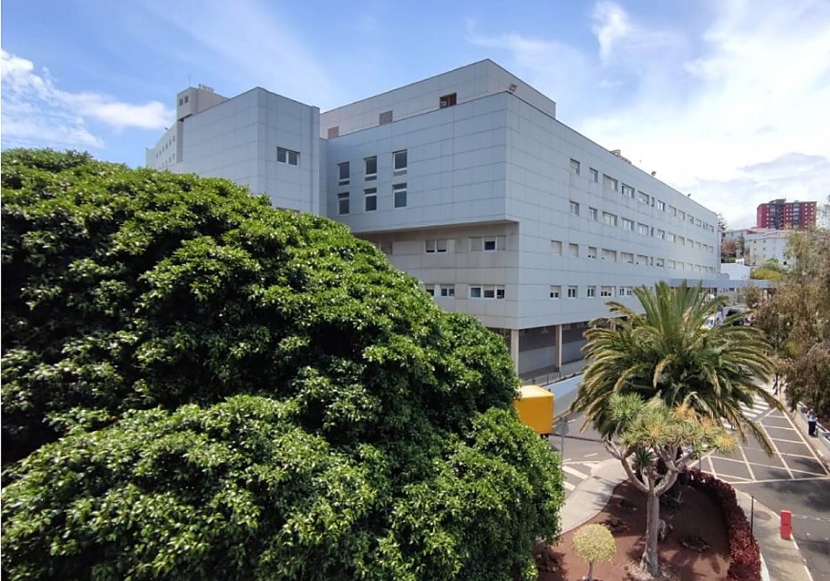 Entrada del Hospital de La Candelaria, en Santa Cruz de Tenerife