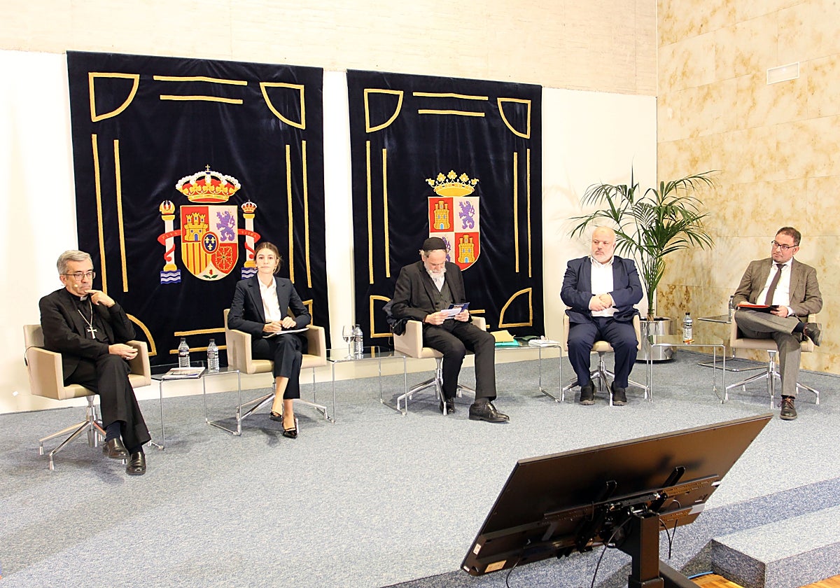 Mesa redonda sobre la libertad religiosa en las diferentes confesiones