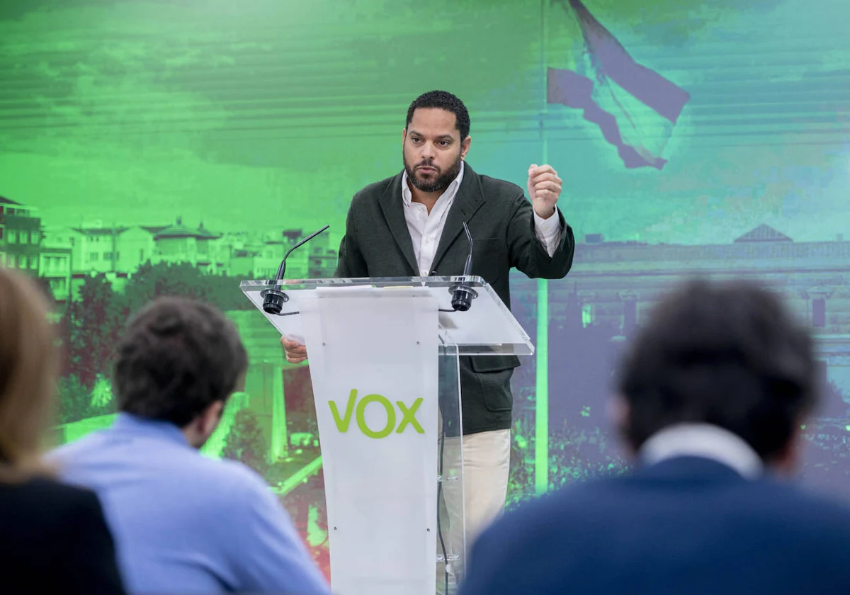 El secretario general de Vox, Ignacio Garriga, en una rueda de prensa en la sede nacional del partido