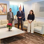 Alcoa tilda de «insostenible» la planta de San Cibrao por el precio de la energía