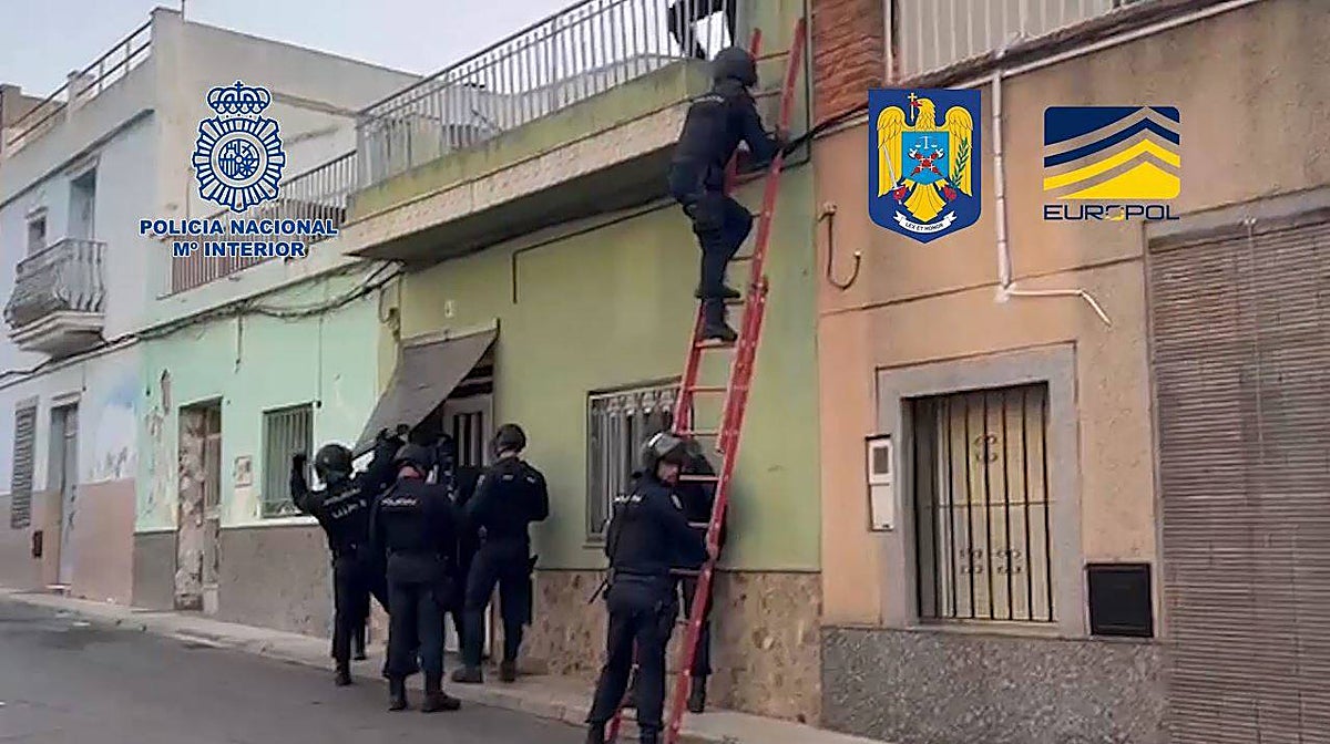 Imagen de la actuación policial contra la prostitución en la localidad valenciana de Alzira