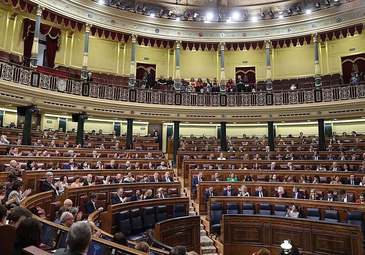 Debate de la ley de amnistía en el Congreso de los Diputados, en ...