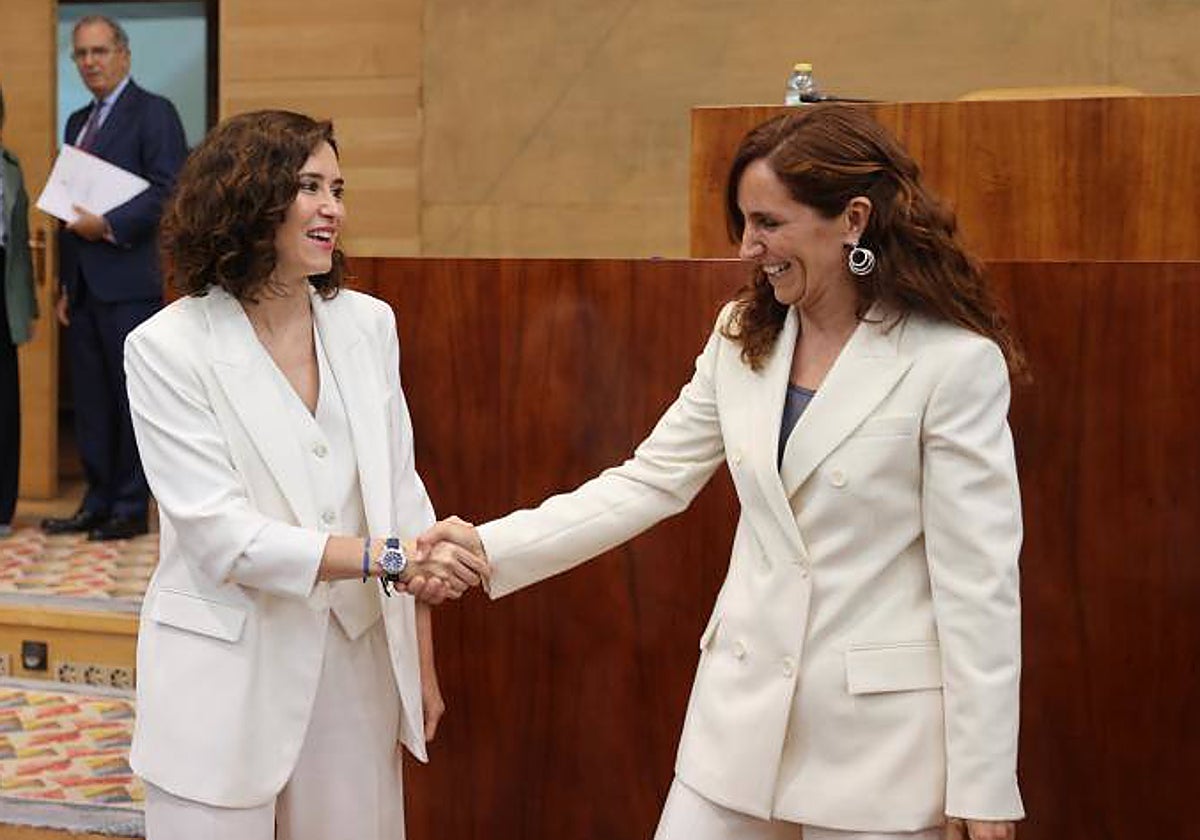 Isabel Díaz Ayuso y Mónica García, en la Asamblea de Madrid