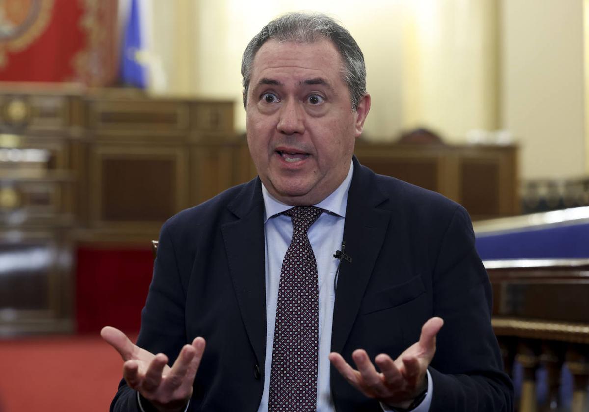 Juan Espadas, portavoz del PSOE en el Senado, tras su rueda de prensa