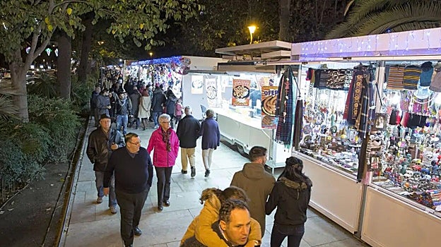 Puestos de Navidad en el Paseo del Parque de Málaga