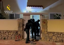 Una peligrosa banda con formación paramilitar asalta un chalé en Valencia por encargo de dos empresarios