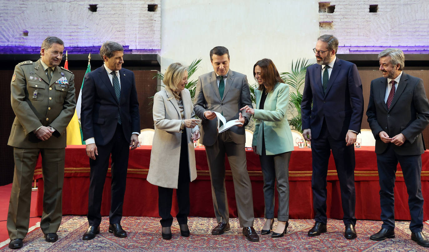 Fotos: La firma solemne del acuerdo de la Base Logística de Córdoba