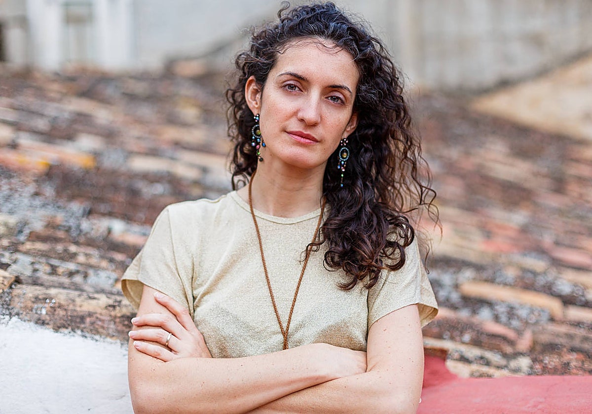 Elia Saneleuterio es profesora titular del Departamento de Didáctica de la Lengua y la Literatura de la Universitat de València