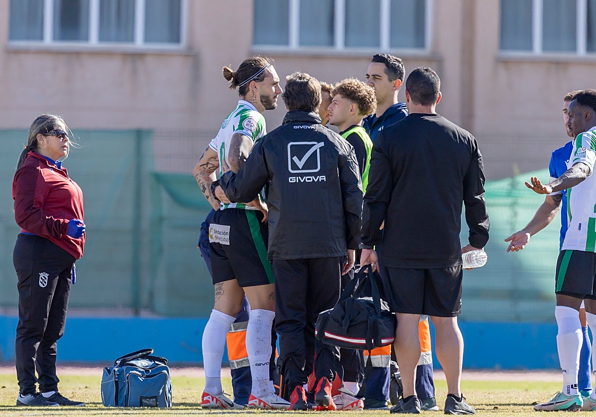 Simo habla con Gudelj en Melilla