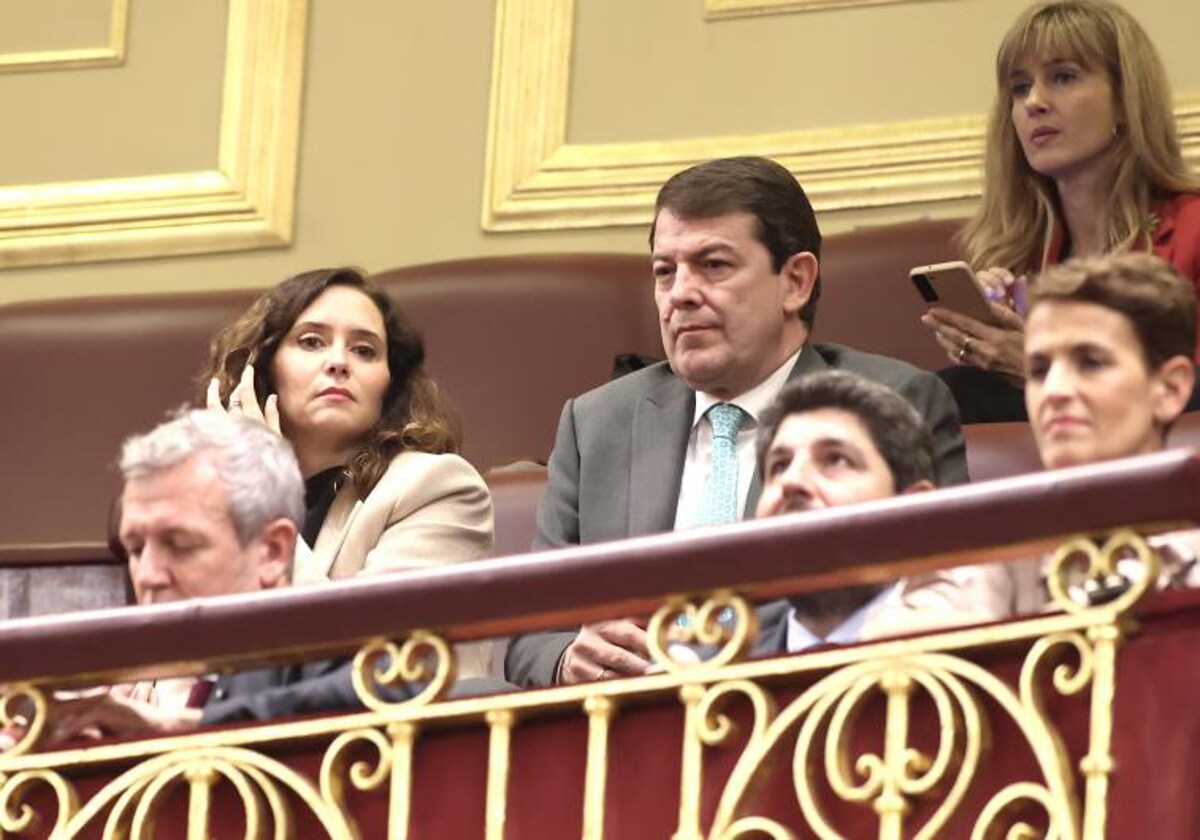 La presidenta navarra, María Chivite, junto a otros presidentes autonómicos durante el debate de investidura