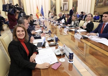 Castilla y León «ya aplica» la propuesta de Educación sobre los móviles en los colegios