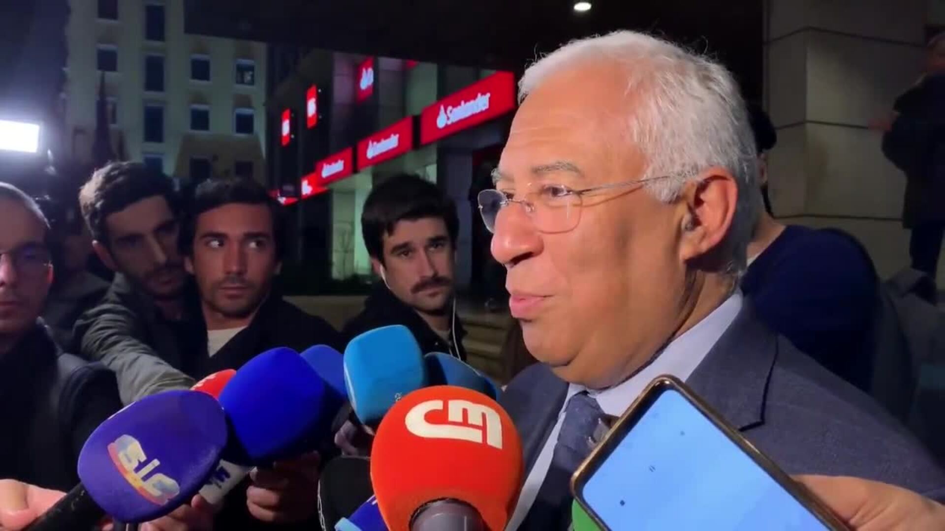 Costa pide unión y &quot;nueva energía&quot; a los socialistas tras votar para elegir a su sucesor