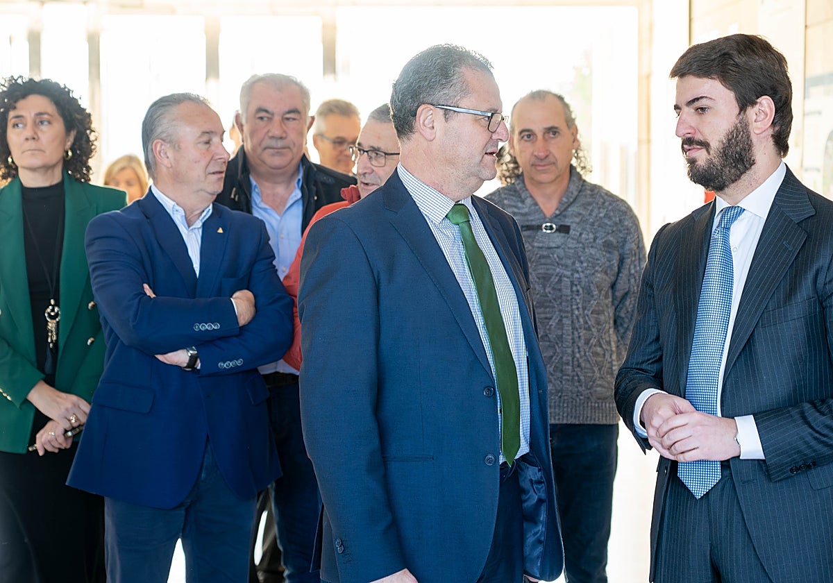 Dueñas y García-Gallardo, con responsables de las Opas