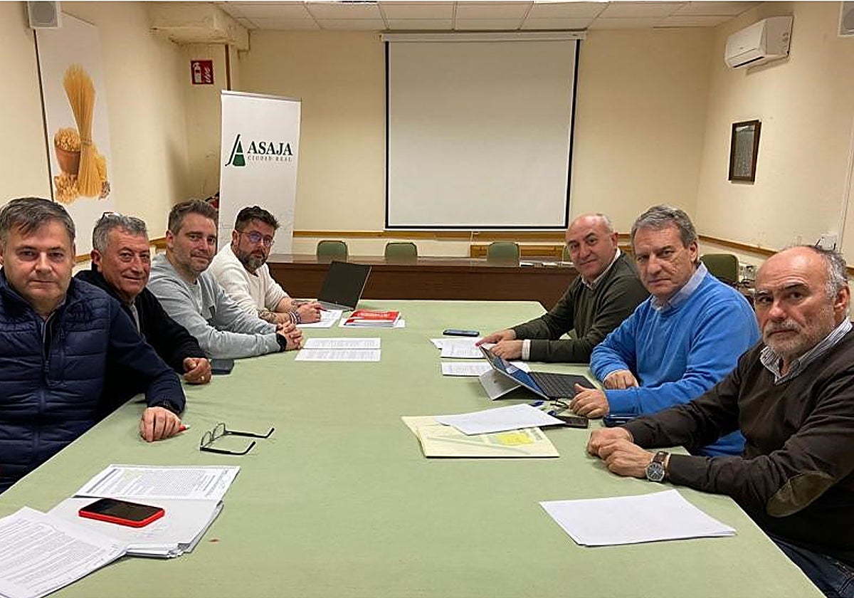 Patronal y sindicatos firman el convenio colectivo del campo de Ciudad Real