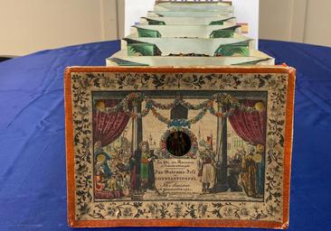 La Policía recupera un libro estilo 'peepshow' de 1815 que se ofertaba en una plataforma española de subastas