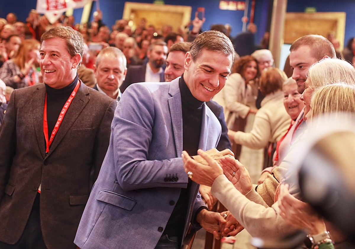 Besteiro y Sánchez, a su llegada a la convención política