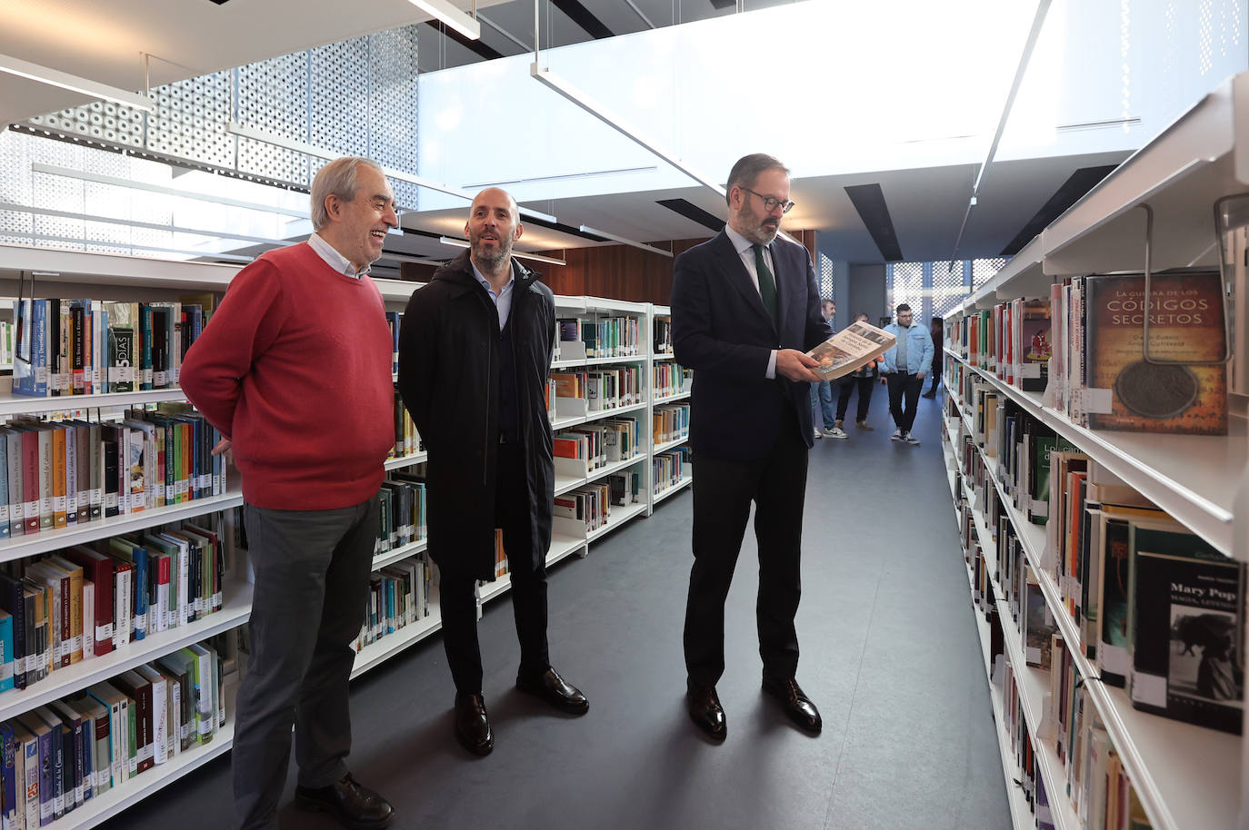 Fotos: la Biblioteca Grupo Cántico de Córdoba, en la recta final de los preparativos