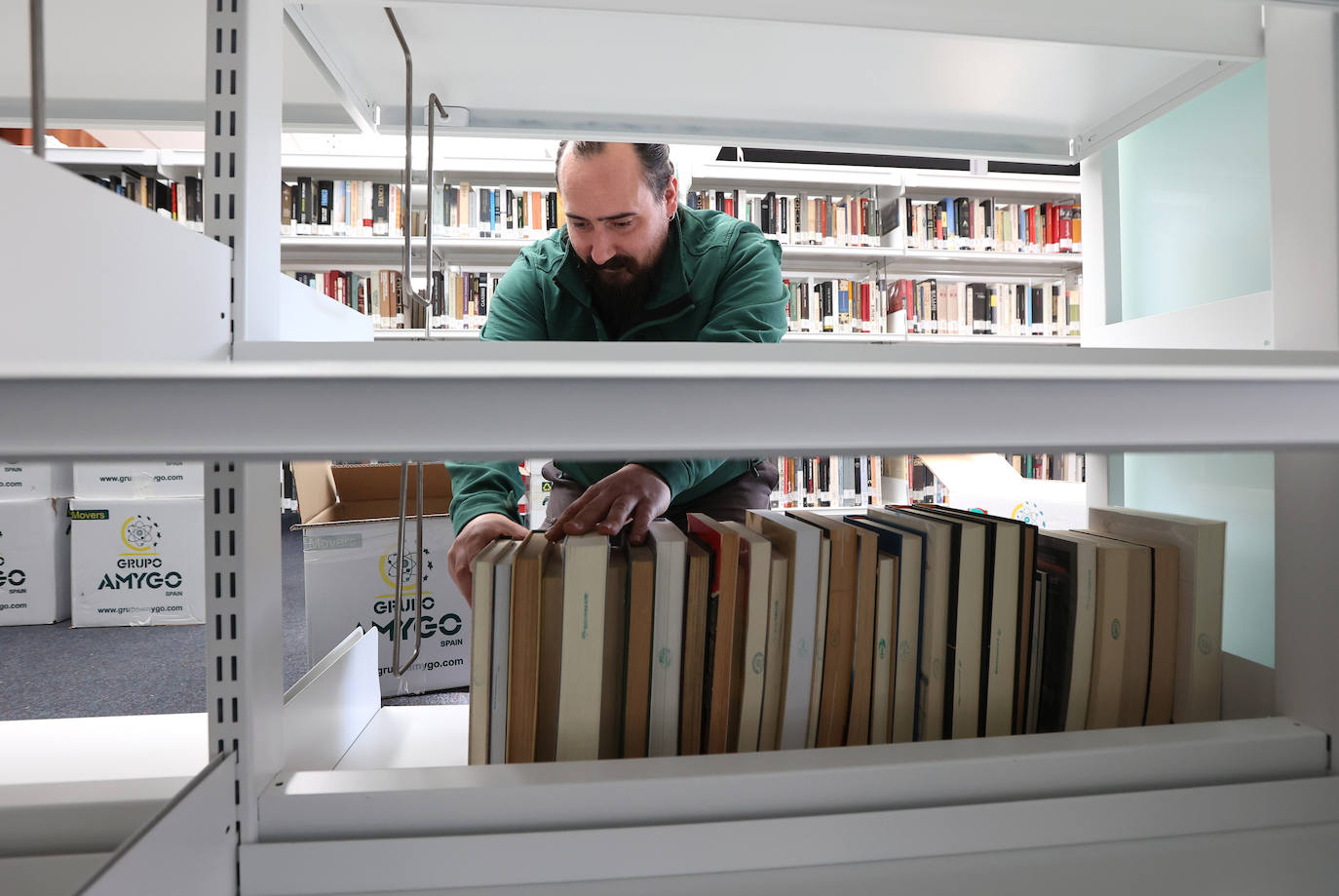 Fotos: la Biblioteca Grupo Cántico de Córdoba, en la recta final de los preparativos