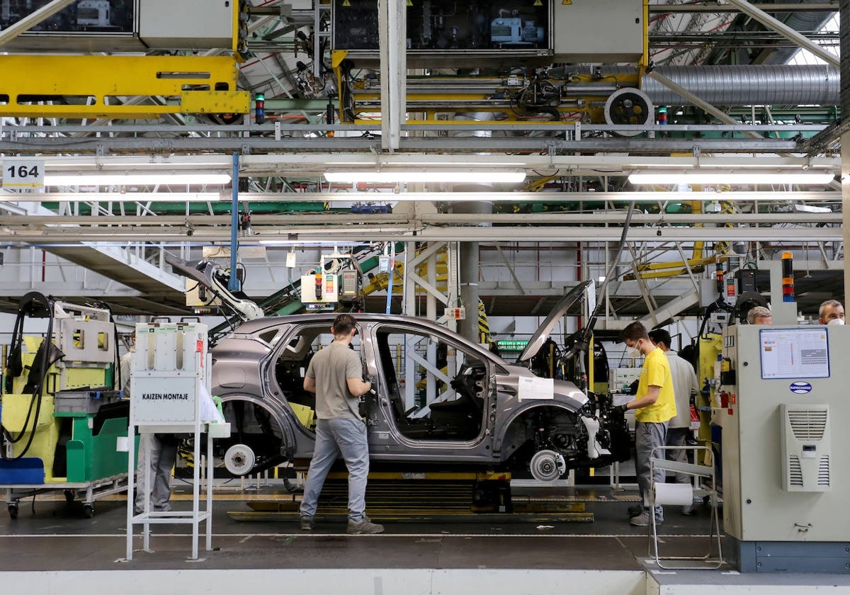 Sección de montaje en la factoría de Renault, en Valladolid