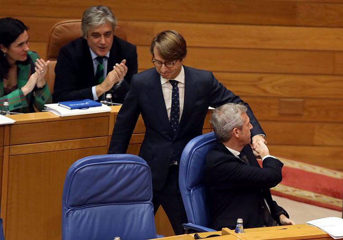 Rueda y Corgos se saludan, en una imagen de archivo, en O Hórreo