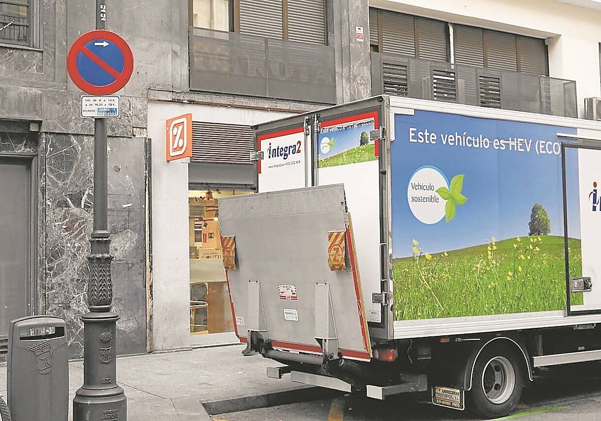 Bellas Vistas y Argüelles, los barrios más saturados de carga y