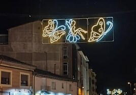Retiran unas luces de la decoración de Tordesillas por «poco navideñas»