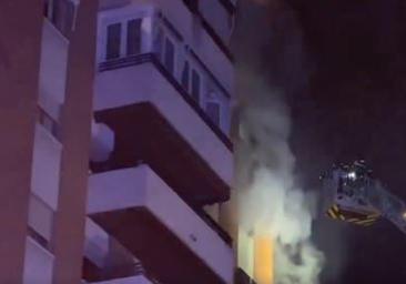 Quince intoxicados, entre ellos dos policías y un bombero, en un incendio en una vivienda en Fuencarral