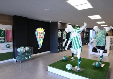 El Córdoba CF inaugura la nueva tienda oficial en el estadio El Arcángel