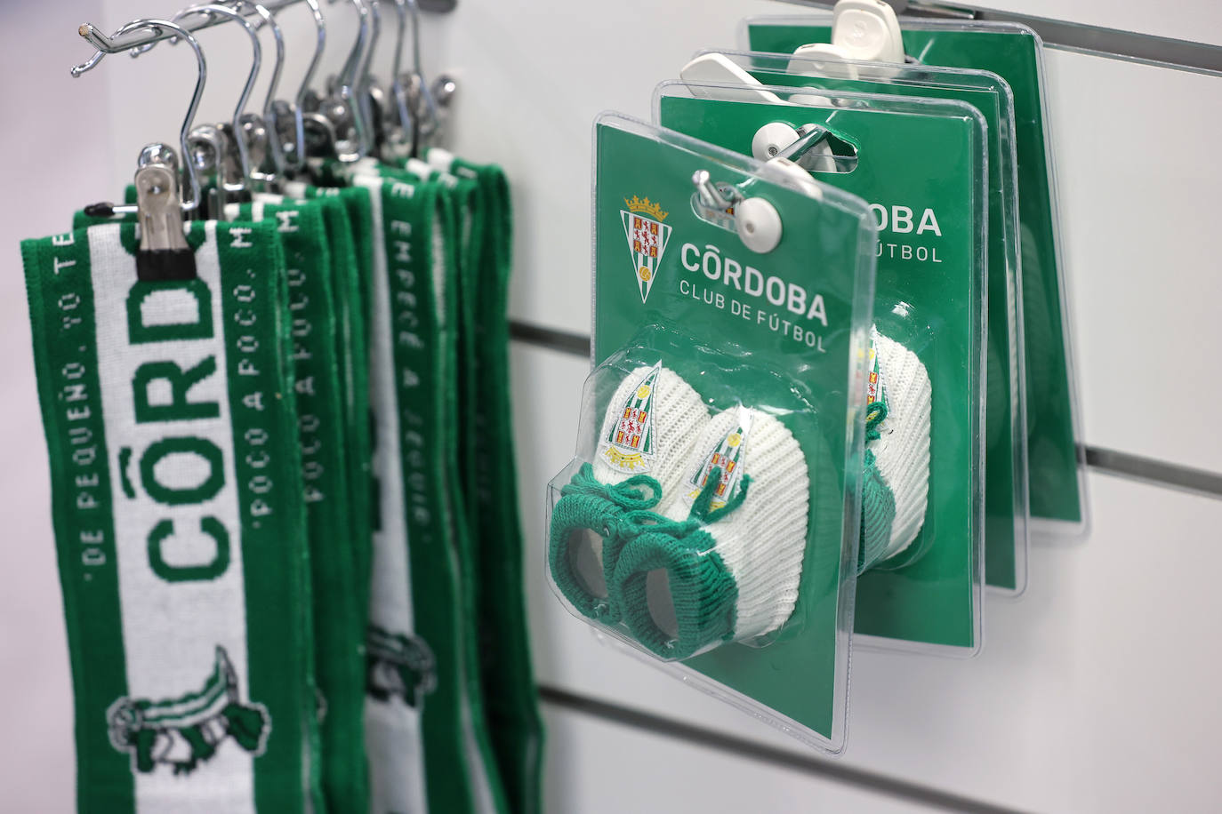 Fotos: las mejores imágenes de la inauguración de la tienda del Córdoba CF en El Arcángel