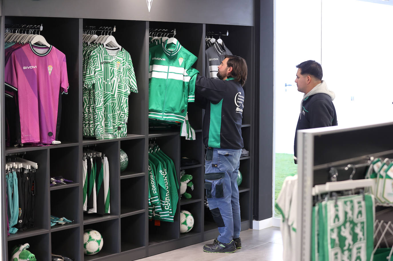 Fotos: las mejores imágenes de la inauguración de la tienda del Córdoba CF en El Arcángel