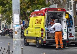 Muere un trabajador al caer de espaldas mientras reformaba un local en Gerona