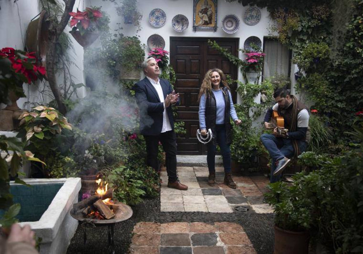 Actuación en uno de los Patios de Córdoba abiertos por Navidad