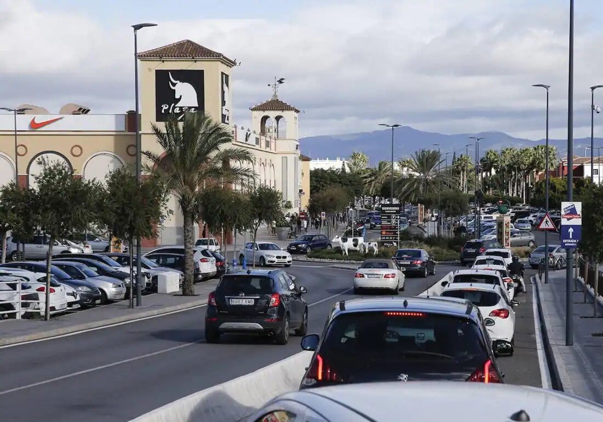 Accesos al centro comercial Plaza Mayor de Málaga