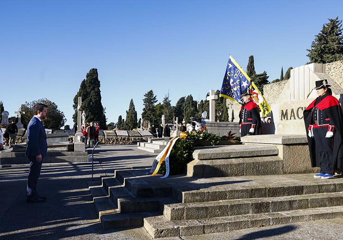 Pere Aragonès, hoy, durante la ofrenda foral en la tumba de Francesc Macià