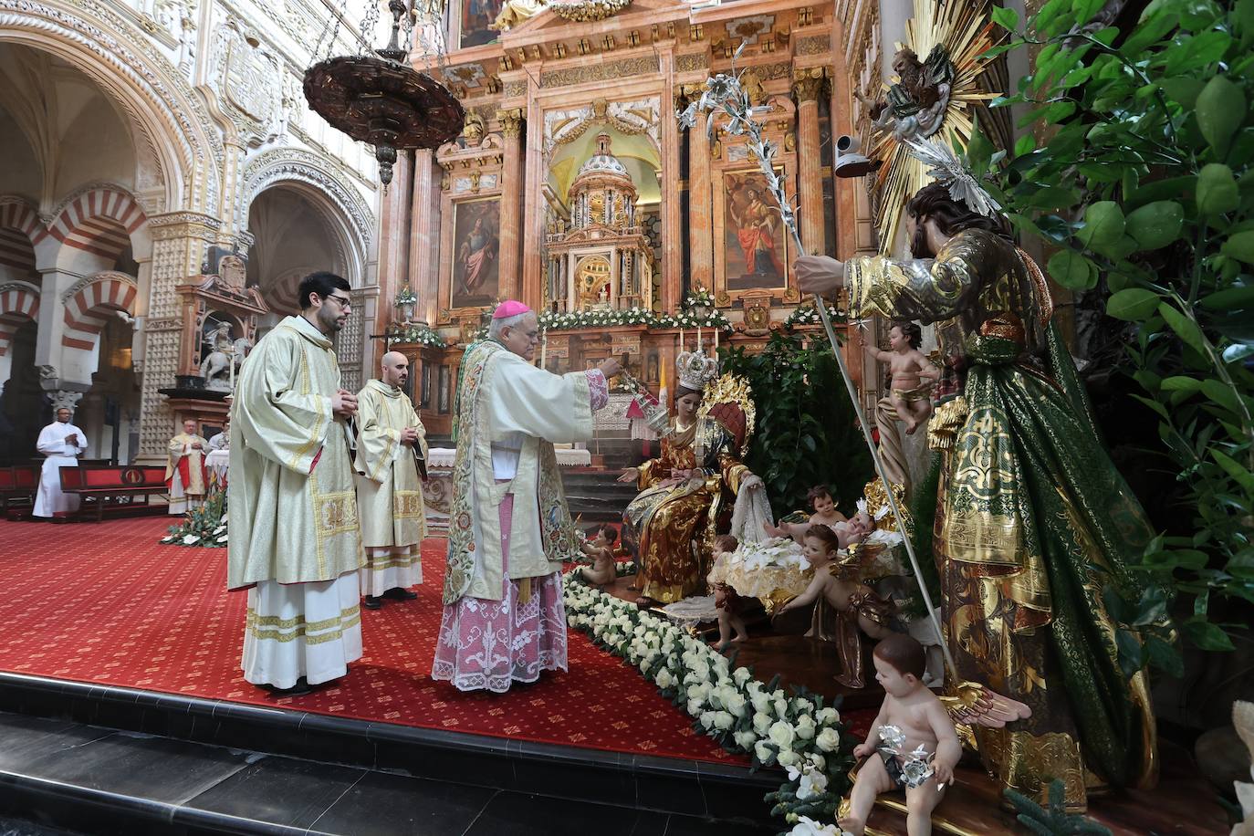 Fotos: La tradicional Misa de la Navidad del Señor en la Catedral de Córdoba
