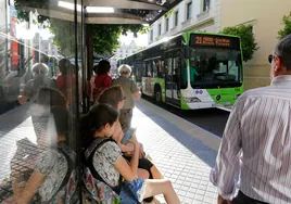 Los autobuses de Córdoba volverán a tener tarifas bonificadas doce meses más en 2024