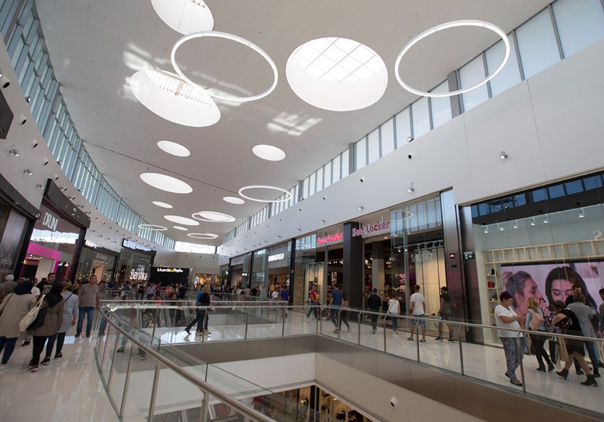 Galería del Centro Comercial Torrecárdenas de Almería.