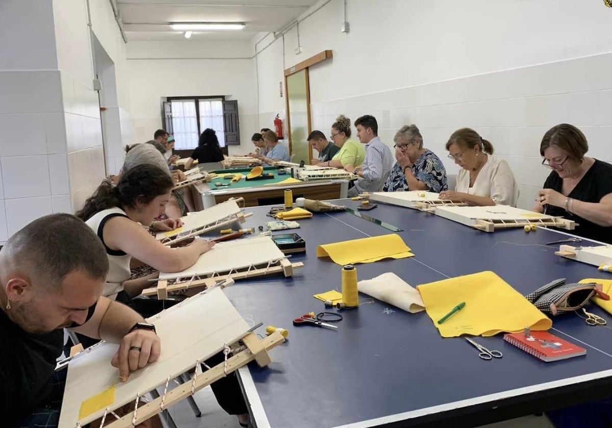 Participantes en el curso de bordado de la hermandad del Perdón, a primeros de octubre